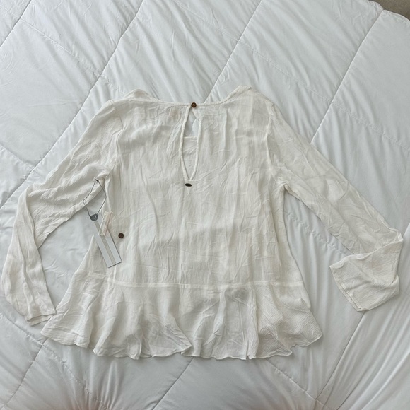 ONEIL WHITE RUFFLE GUAZE CROP TOP - Picture 3 of 3